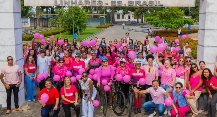 Linhares faz caminhada para reforçar a importância da luta contra o câncer de mama