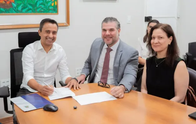 Linhares firma acordo para discutir melhorias no abastecimento de água e esgotamento sanitário