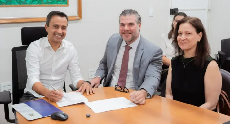 Linhares firma acordo para discutir melhorias no abastecimento de água e esgotamento sanitário