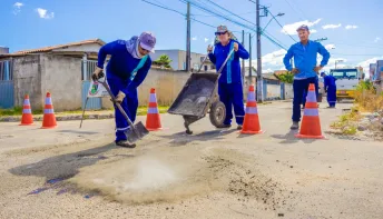 Linhares inicia operação tapa-buraco para melhorar tráfego em regiões mais atingidas
