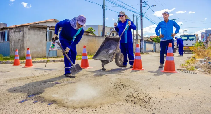 Linhares inicia operação tapa-buraco para melhorar tráfego em regiões mais atingidas