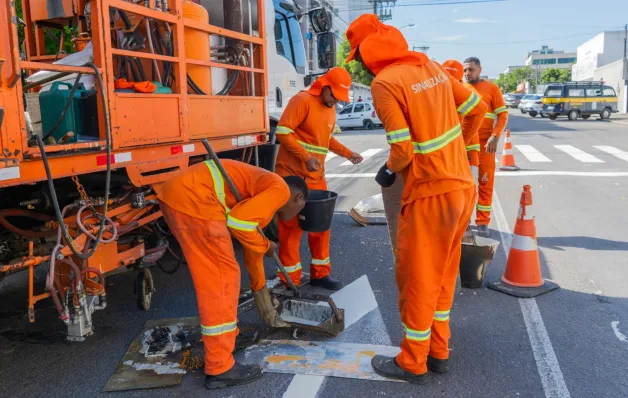 Linhares intensifica revitalização da sinalização horizontal com pintura termoplástica de alta durabilidade