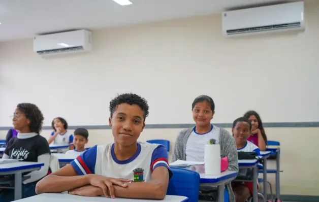 Linhares lidera investimentos em educação entre municípios do interior e já climatizou 33 escolas e CEIMs