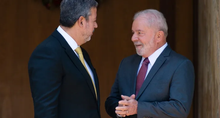 Lira e Lula discutem volta de taxação de compras até US$ 50