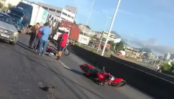 Lucileide Santos de 30 anos, perde equilíbrio, cai de moto e morre atropelada por caminhão