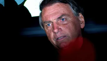 Lula: 'Bolsonaro se trancou dentro de casa para ficar preparando golpe'