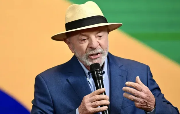 Lula adota reciprocidade e diz que EUA taxam país 'com base em mentiras'