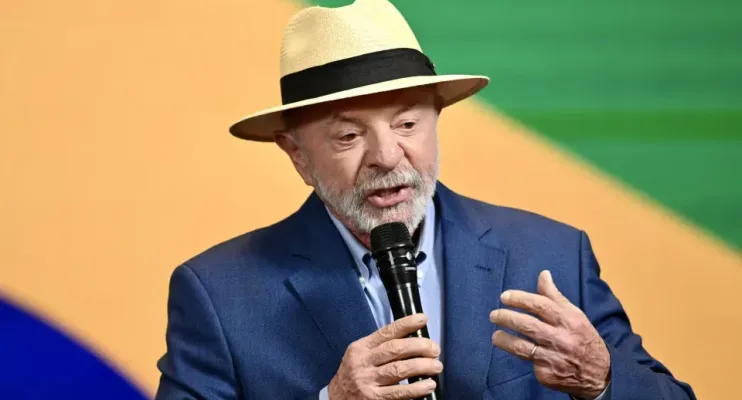 Lula adota reciprocidade e diz que EUA taxam país 'com base em mentiras'