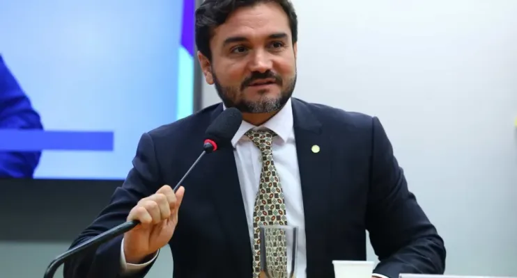 Lula anuncia saída de Celso Sabino do Turismo, e União Brasil indica novo nome