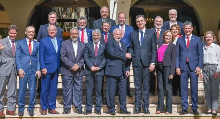 Lula critica poder de Lira, sinaliza apoio a Pacheco e mira 3ª via