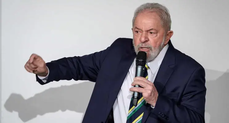 Lula diz que Bolsonaro 'cria caso' com urnas porque sabe que perderá eleição