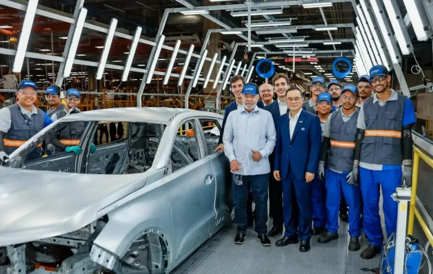 Lula diz que governo buscará solução para famílias endividadas