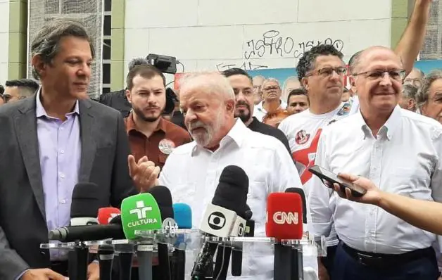 Lula diz ser contra o aborto e que discussão sobre o tema é 'papel do Legislativo'