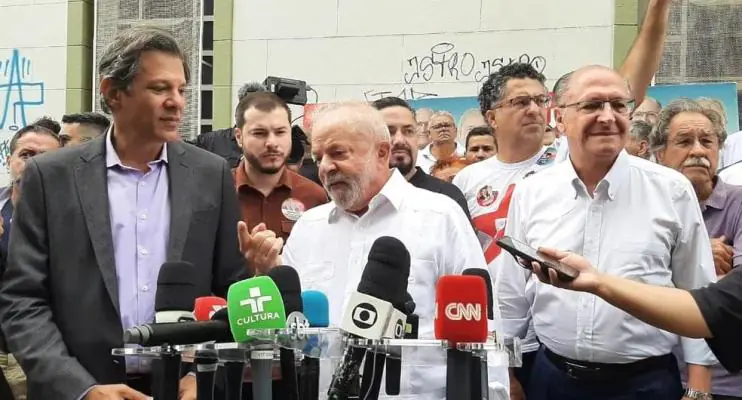 Lula diz ser contra o aborto e que discussão sobre o tema é 'papel do Legislativo'