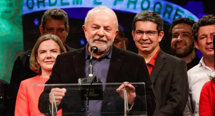 Lula ganha apoio de bispo que integrou cúpula da Universal