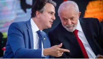 Lula lança programa Pé de Meia, bolsa para estudantes do Ensino Médio
