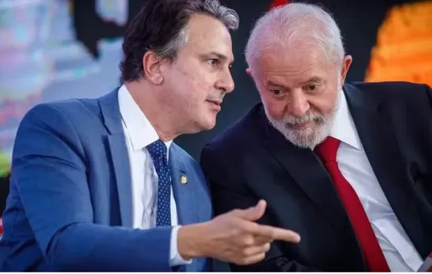 Lula lança programa Pé de Meia, bolsa para estudantes do Ensino Médio