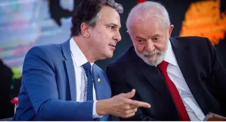Lula lança programa Pé de Meia, bolsa para estudantes do Ensino Médio