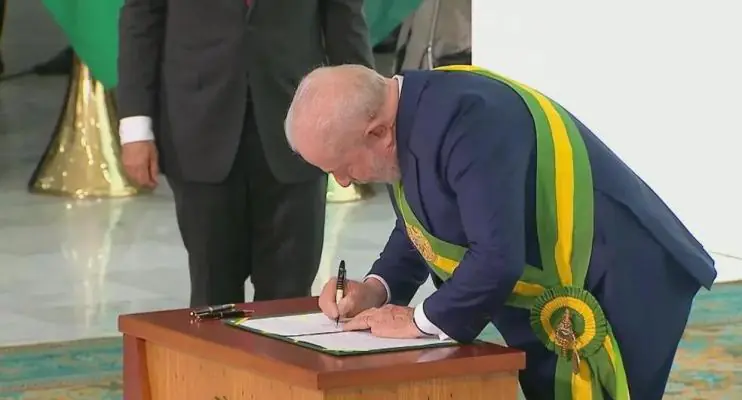 Lula manda revogar processos de privatização de oito estatais iniciados por Bolsonaro