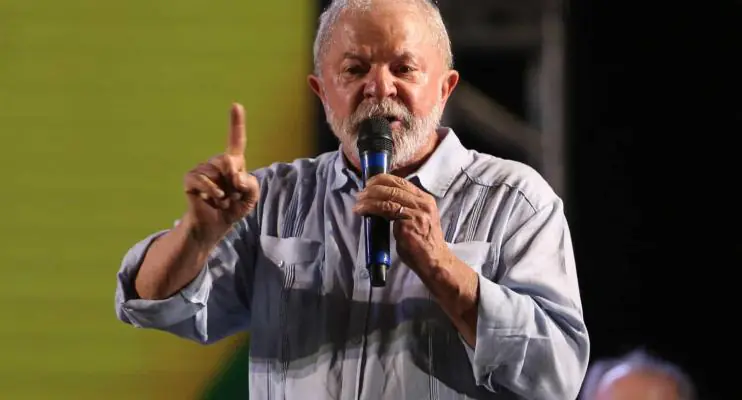 Lula mantém vantagem ampla entre beneficiários do Auxílio Brasil