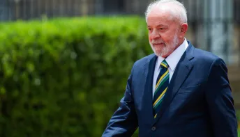 Lula passa por cirurgia de emergência para drenagem de hematoma