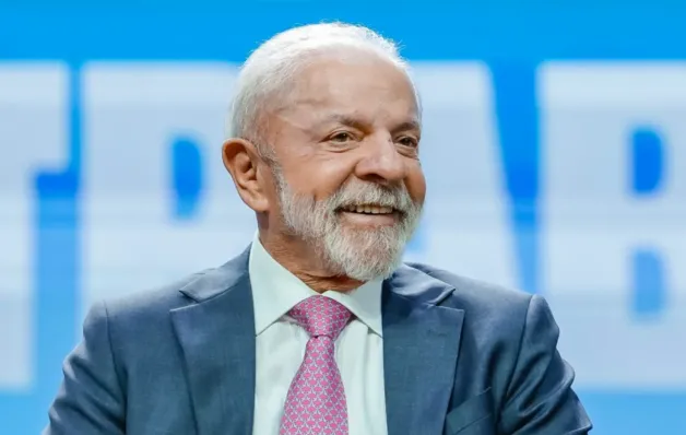 Lula sanciona lei que amplia licença-paternidade para 20 dias