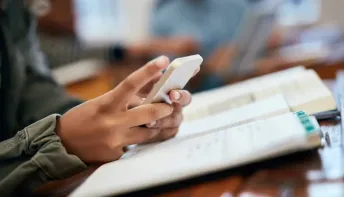 Lula sanciona lei que proíbe uso de celular em escola pública e particular