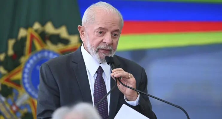 Lula sanciona regra que limita aumento do salário mínimo; veja valor