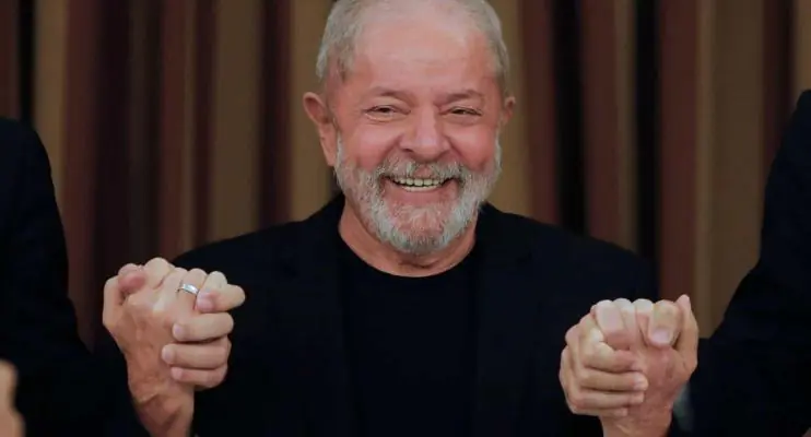 Lula tem 51% e Bolsonaro, 42%; indecisos são 2% e brancos e nulos, 5%, mostra Ipec