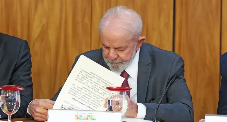 Lula veta lei que reconhece estágio como experiência profissional
