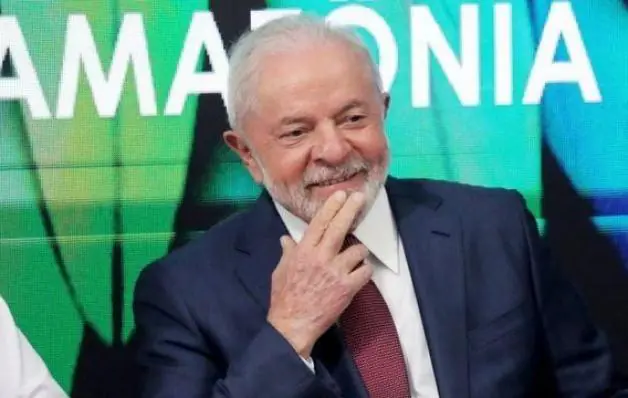 Lula volta a Brasília hoje para definir os 16 últimos ministros da equipe