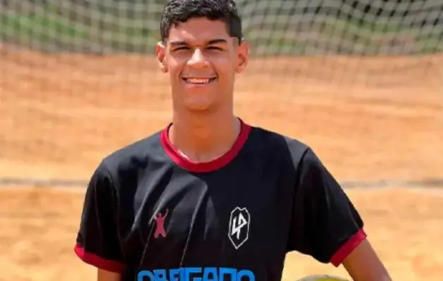 Luva de Pedreiro participa de gravação de clipe com MC e atriz pornô