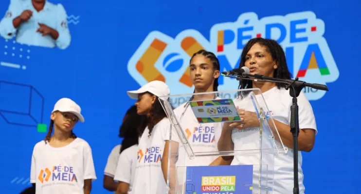 Mãe de estudantes destaca impacto de programas estaduais e federais de assistência estudantil