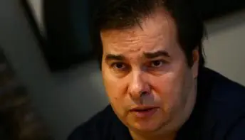 Maia declara voto em Lula, como fez em 1989
