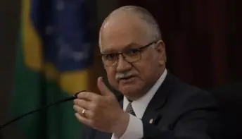 Maioria no Supremo vota por manter resolução do TSE sobre fake news