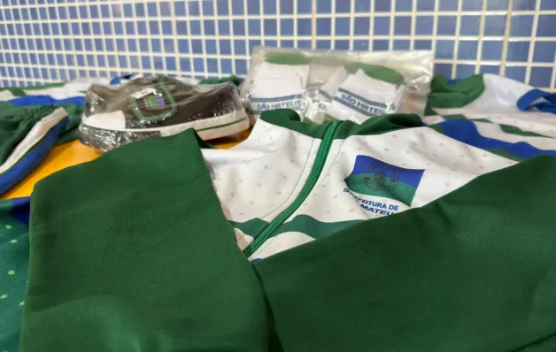 Mais de 16 mil alunos começam a receber novos uniformes em São Mateus