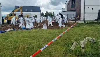 Mais de 30 fetos são achados em jardim de médica; ela não tinha antecedentes criminais