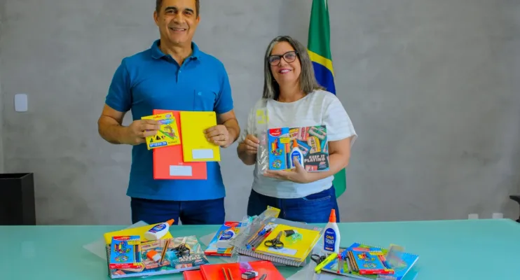 Mais de 5.000 alunos da rede municipal de Jaguaré recebem uniformes e materiais escolares