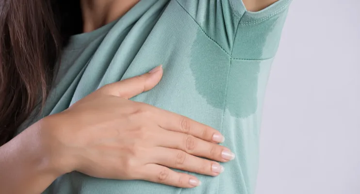 Manchas de suor teimosas na roupa? Este truque pode ajudar