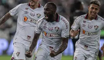 Manoel decide, Fluminense vence o Botafogo e se aproxima do G4