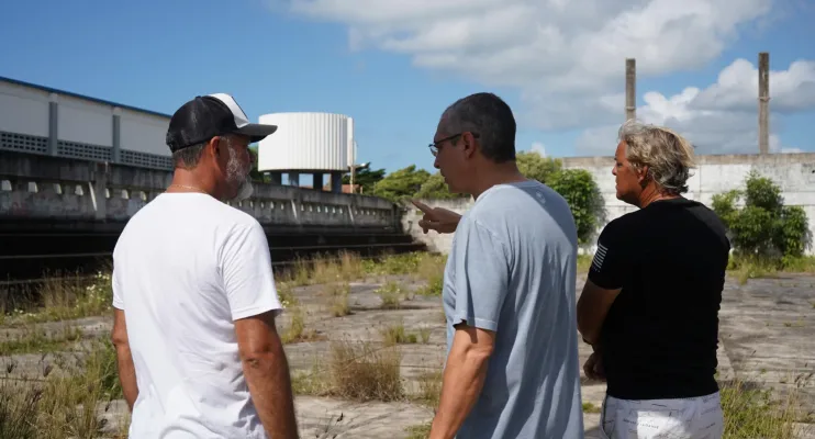 Marcus Batista visita Guriri para acompanhar obras de drenagem e revitalização