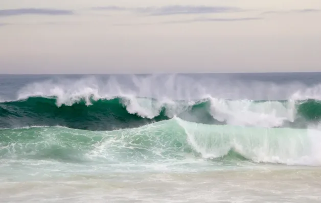 Marinha alerta para ondas de até 3 metros no litoral de SP e ES