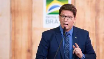 Mario Frias sofre infarto e é internado em Brasília