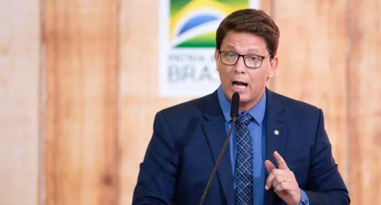 Mario Frias sofre infarto e é internado em Brasília