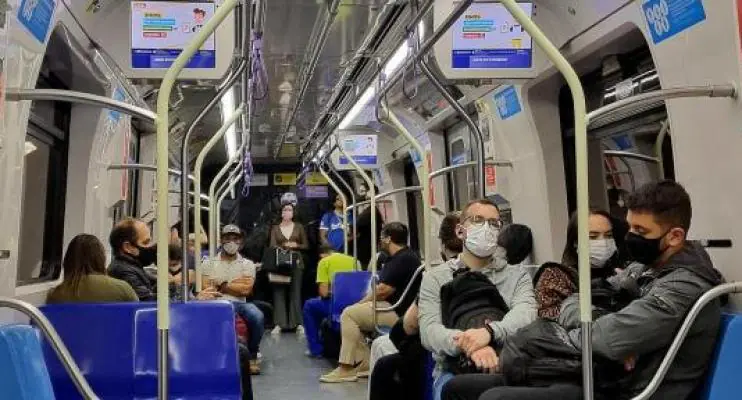 Máscara volta a ser obrigatória no ônibus, metrô e trem de SP