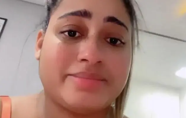 MC Loma se emociona por conseguir amamentar a filha: 'Não tenho palavras pra explicar'