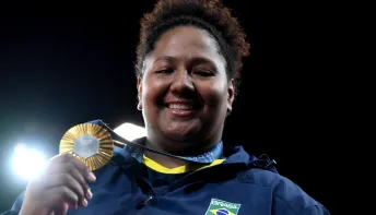 Medalha de ouro em Paris-2024, Bia Souza é indicada ao prêmio de melhor judoca do mundo