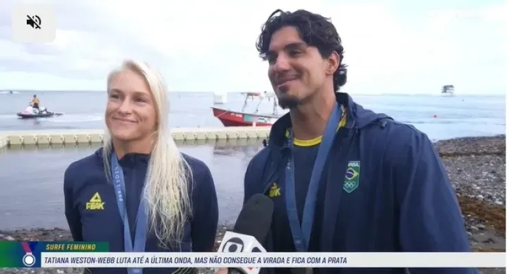 Medalhistas olímpicos, Tati e Medina dançam no Taiti: "Dia especial para o surfe brasileiro"