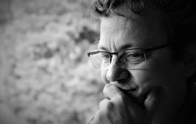 Médico e escritor Jorge Elias Neto celebra 25 anos de carreira com antologia poética