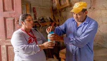 Médicos Sem Fronteiras usa técnica inovadora para ajudar a reduzir casos de dengue em Honduras